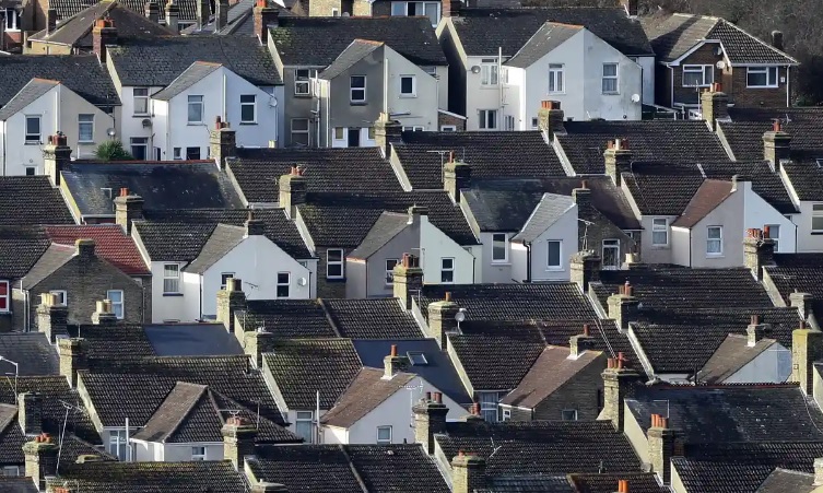 "Κοκκινίζουν" 1,2 εκατομμύρια βρετανικά νοικοκυριά 